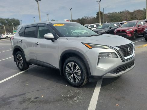 Used 2023 Nissan Rogue SV image 2