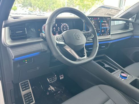 New 2026 Volkswagen Tiguan SE R-Line FWD image 14