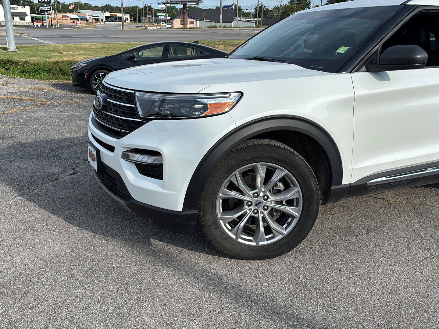 Used 2021 Ford Explorer XLT w/ Equipment Group 202A AWD/4WD image 7