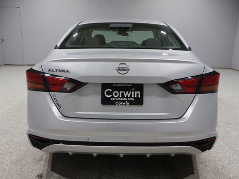 Used 2024 Nissan Altima 2.5 S image 3