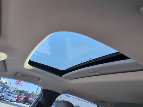 Used 2024 Chevrolet Trax ACTIV w/ Sunroof Package FWD image 18