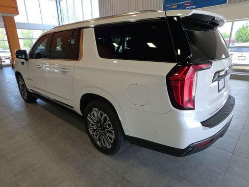Used 2023 GMC Yukon XL Denali Ultimate AWD/4WD image 11