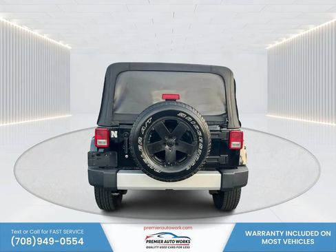 Used 2012 Jeep Wrangler Unlimited Sahara w/ Connectivity Group AWD/4WD image 5