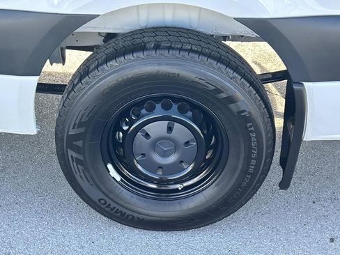 Used 2025 Mercedes-Benz Sprinter 2500 image 14