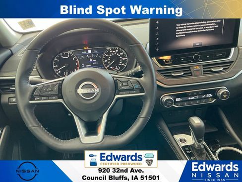Used 2023 Nissan Altima 2.5 SL AWD/4WD image 16