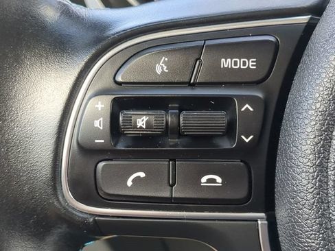 Used 2020 Kia Niro EX Premium FWD image 26