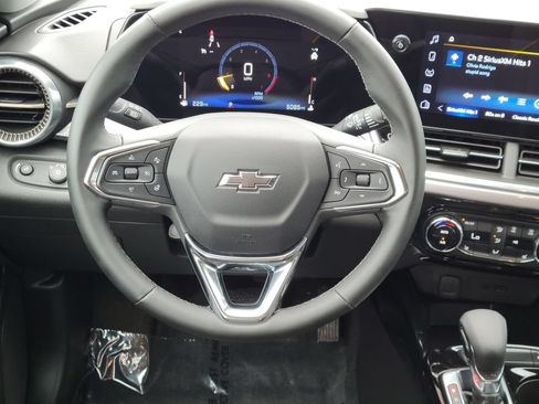 Used 2025 Chevrolet Trax ACTIV FWD image 28