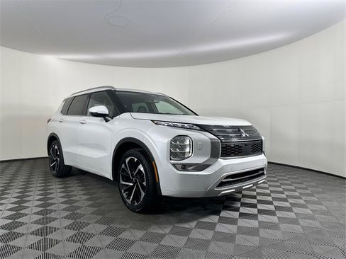 Used 2022 Mitsubishi Outlander SEL image 3