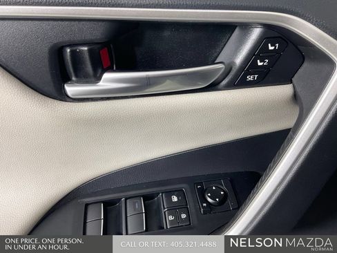 Used 2019 Toyota RAV4 Limited FWD image 18
