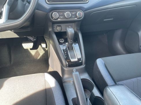 Used 2025 Nissan Versa SV image 39