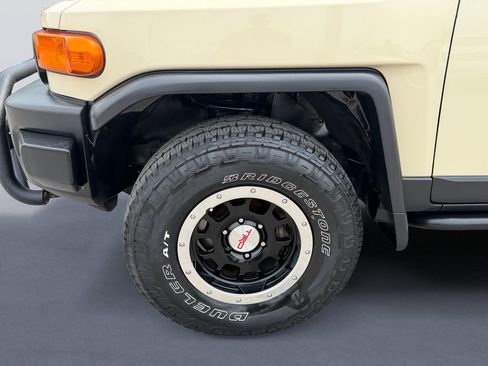 Used 2010 Toyota FJ Cruiser 4WD image 9