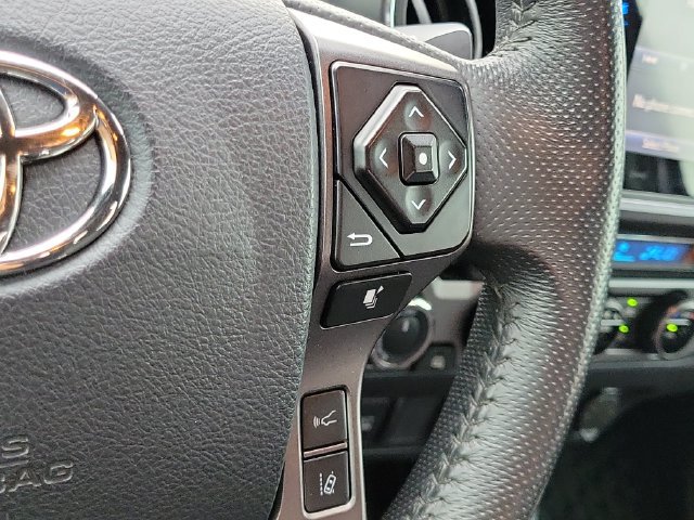 Used 2018 Toyota Tacoma TRD Sport AWD/4WD image 15