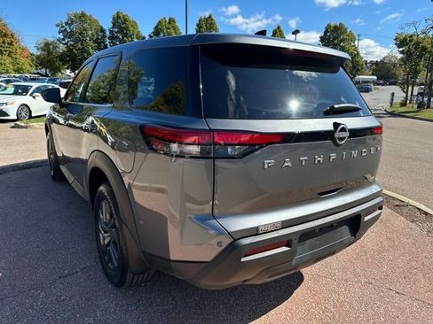 Used 2024 Nissan Pathfinder S image 4