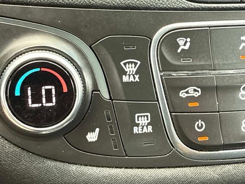 Used 2022 Chevrolet Malibu LT FWD image 25
