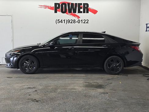 Used 2023 Hyundai Elantra Blue image 6