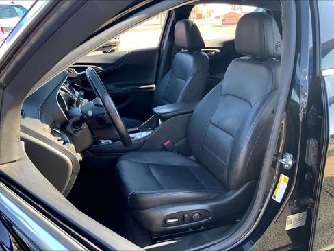 Used 2018 Chevrolet Malibu Premier w/ Premier Sun and Wheel Package image 8