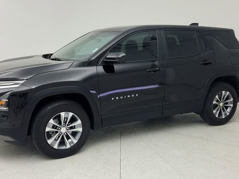 Used 2025 Chevrolet Equinox LT w/ Safety and Technology Package image 4