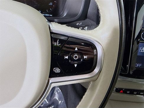 Used 2020 Volvo S60 T6 Momentum image 24