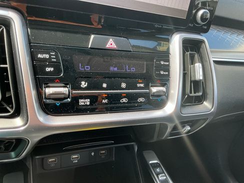 Used 2023 Kia Sorento EX FWD image 22