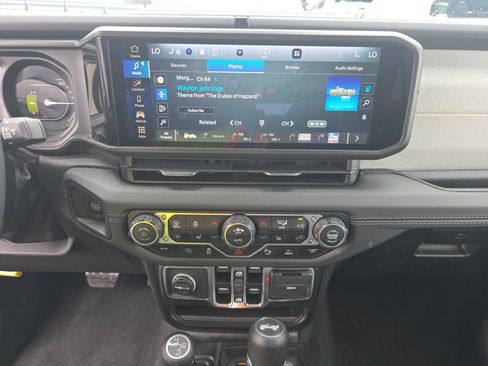 Used 2025 Jeep Wrangler Unlimited Sahara w/ Safety Group AWD/4WD image 5