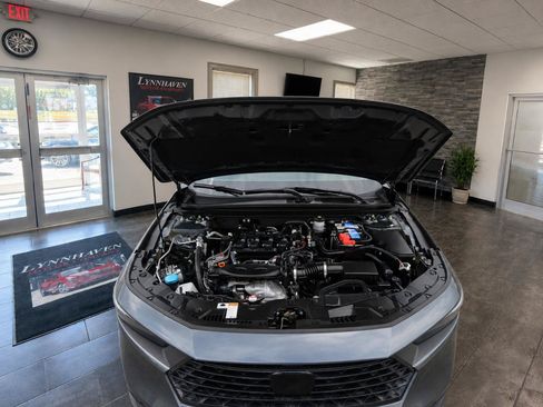 Used 2025 Honda Accord SE image 18