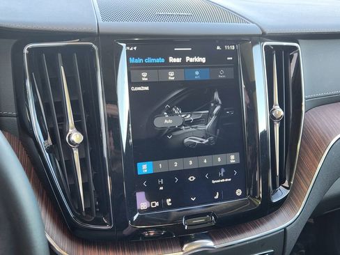 Used 2023 Volvo XC60 B5 Ultimate w/ Climate Package image 9