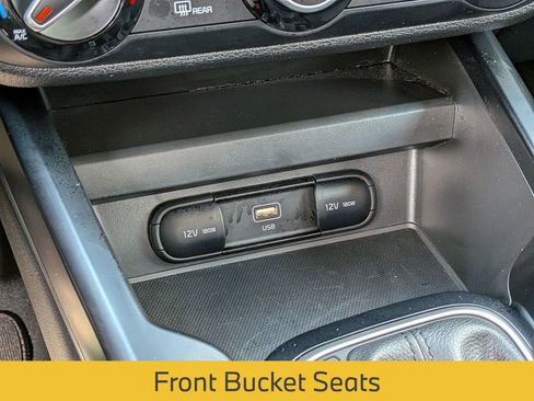 Used 2025 Kia Soul LX w/ LX Technology Package FWD image 31