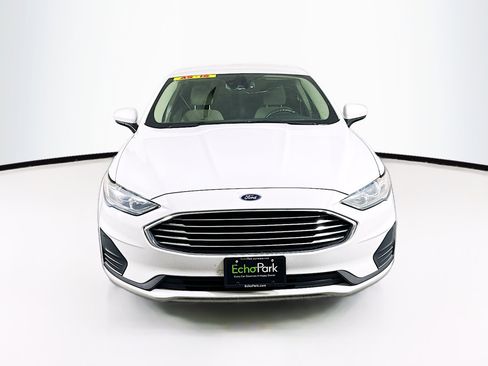 Used 2019 Ford Fusion SE image 2