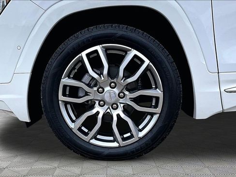Used 2023 GMC Terrain Denali w/ Denali Premium Package AWD/4WD image 9