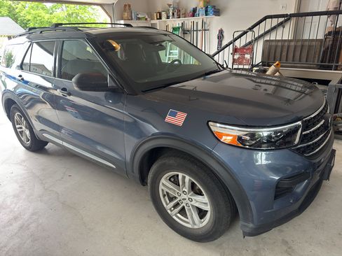 Certified 2021 Ford Explorer XLT w/ Class III Trailer Tow Package AWD/4WD image 1