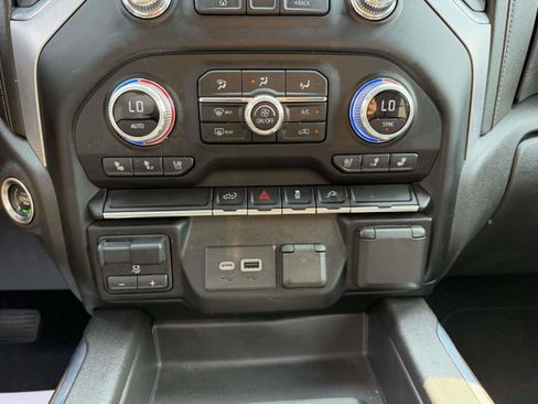 Used 2022 GMC Sierra 1500 SLT w/ SLT Premium Package AWD/4WD image 24