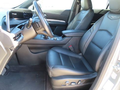 Used 2024 Cadillac XT4 Premium Luxury image 12