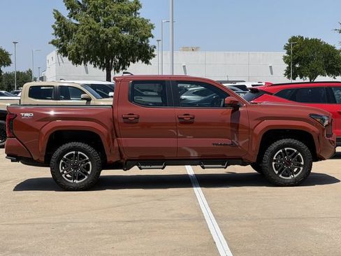 Certified 2025 Toyota Tacoma TRD Sport AWD/4WD image 3