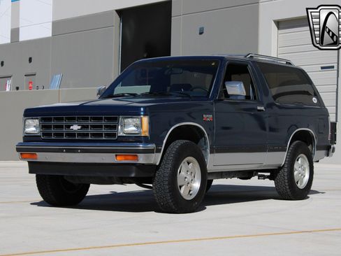 Used 1988 Chevrolet S10 Pickup 4WD image 2