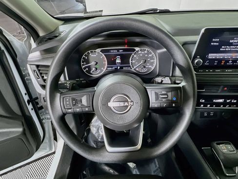 Used 2024 Nissan Rogue SV FWD image 10