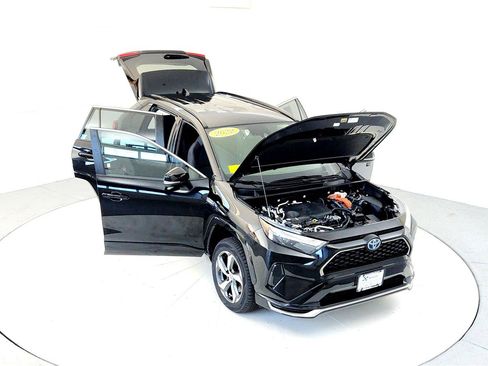 Certified 2022 Toyota RAV4 SE image 21