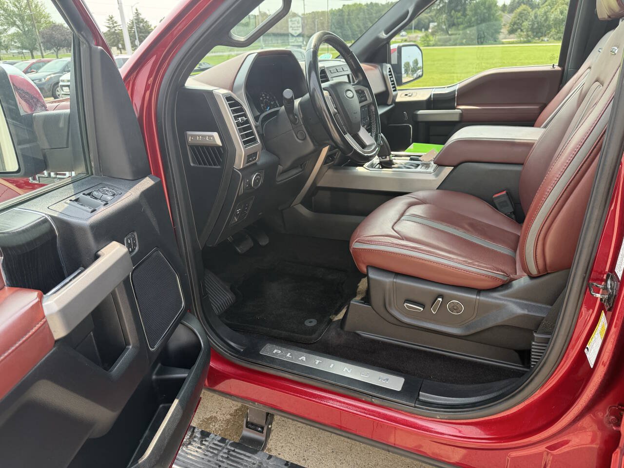 Used 2018 Ford F150 Platinum w/ Equipment Group 701A Luxury AWD/4WD image 5