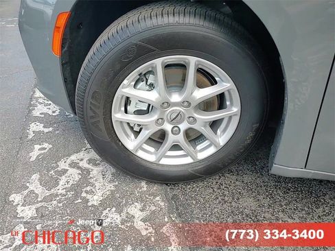 New 2025 Chrysler Pacifica Select image 9