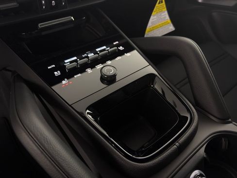 Certified 2026 Porsche Cayenne Coupe AWD/4WD image 21