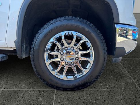 Used 2024 Chevrolet Silverado 2500 LTZ w/ LTZ Convenience Package image 9