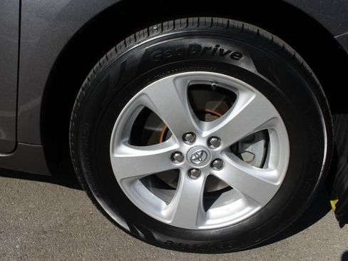 Used 2017 Toyota Sienna LE FWD image 11
