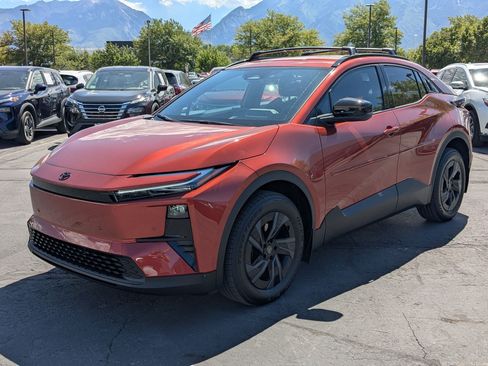 Used 2026 Toyota C-HR AWD/4WD image 10