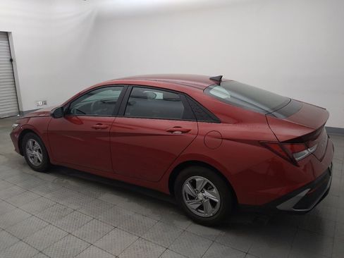 Used 2025 Hyundai Elantra SE FWD image 3