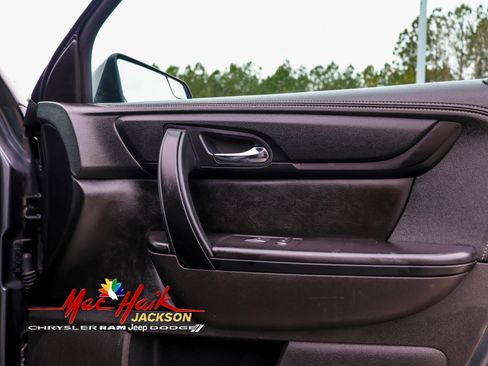 Used 2014 GMC Acadia SLE image 13