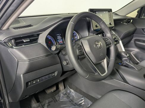 Used 2021 Toyota Venza LE image 11