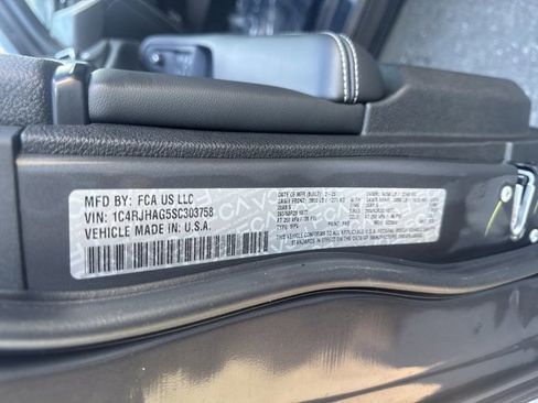 Certified 2025 Jeep Grand Cherokee Altitude image 39