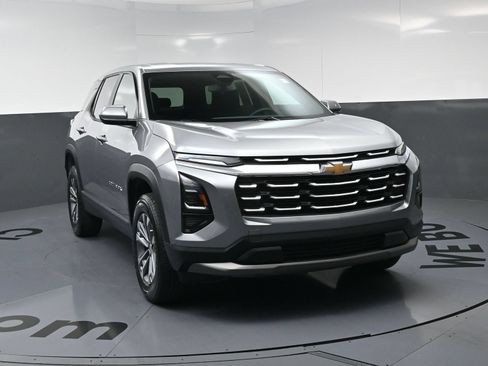 Used 2026 Chevrolet Equinox LT FWD image 3