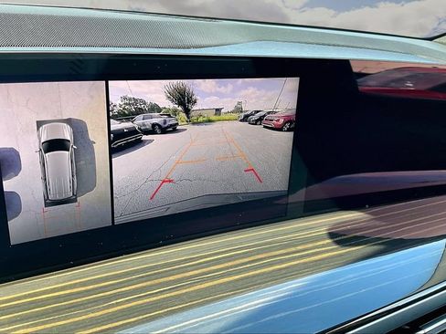 Used 2025 Cadillac Escalade Premium Luxury AWD/4WD image 14
