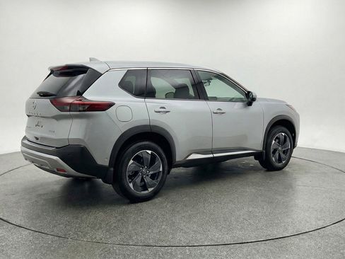 Used 2025 Nissan Rogue SV AWD/4WD image 9