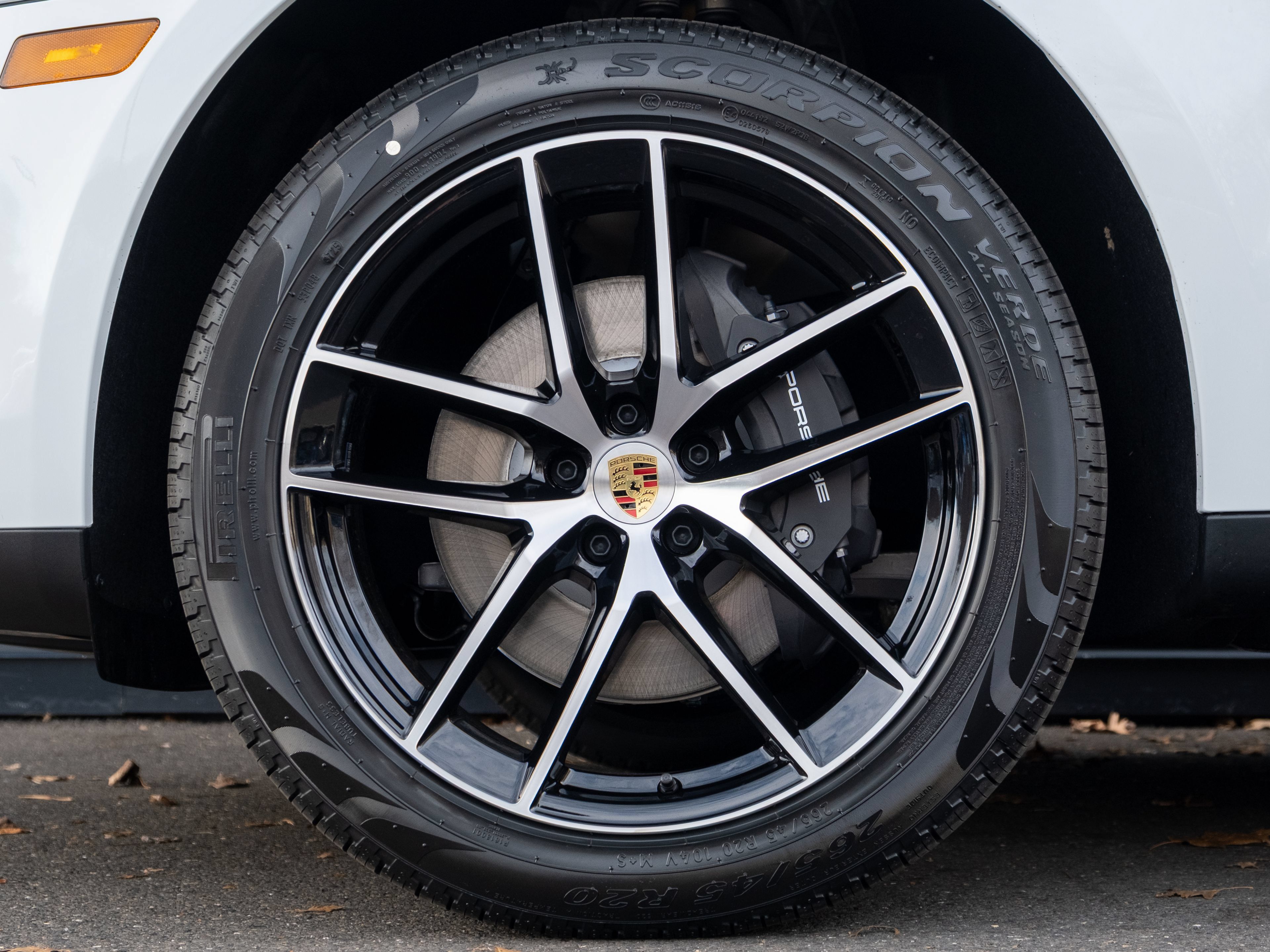 Certified 2026 Porsche Macan AWD/4WD image 12